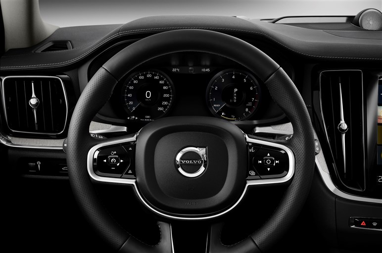 ボルボ新型V60。最新のデザイン言語採用で強力なライバルに臨む