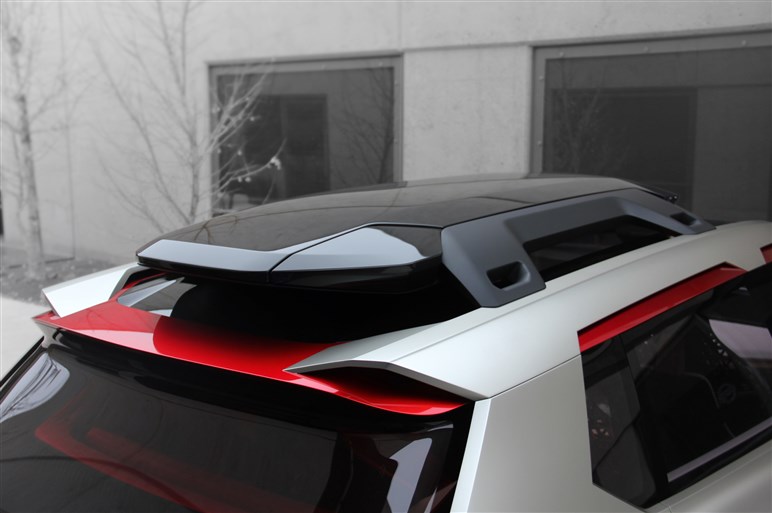 日産、3列シートSUVのコンセプトカー初披露。2020年以降の日産ブランドデザインの方向性を示す