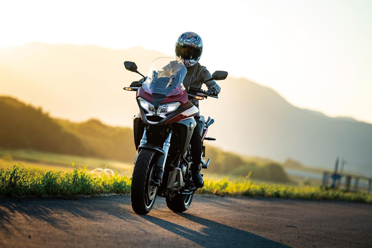 Vfr800x を徹底解説 ホンダの歴史が詰まった長距離ツーリングを得意とするv4アドベンチャー 試乗インプレ Webオートバイ 自動車情報サイト 新車 中古車 Carview