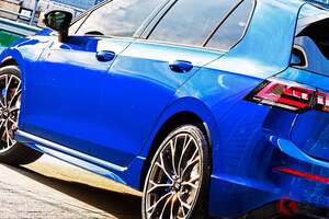 新型「“超すごい”コンパクトカー」世界初公開！ 333馬力「直4」＆「4WD」でめちゃ楽しそう！ 最強爆速仕様「R」ドイツで発表