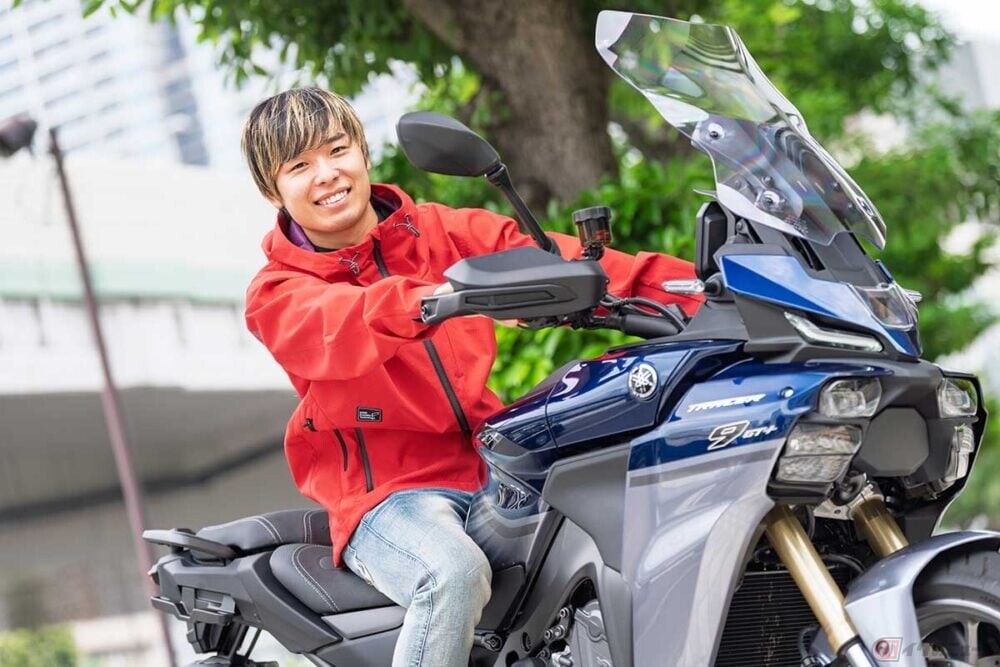 「ついサーキット走行の気分」に!?　ヤマハ「TRACER9 GT＋ Y-AMT」は軽快なコーナリングとブレーキ性能の安定感が別格！　クラッチ操作ナシで疲れ知らず!!