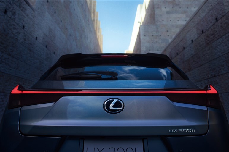 【まだまだ現役】レクサス新型UX発表。システム一新しパワー向上、ガソリン車は終了に