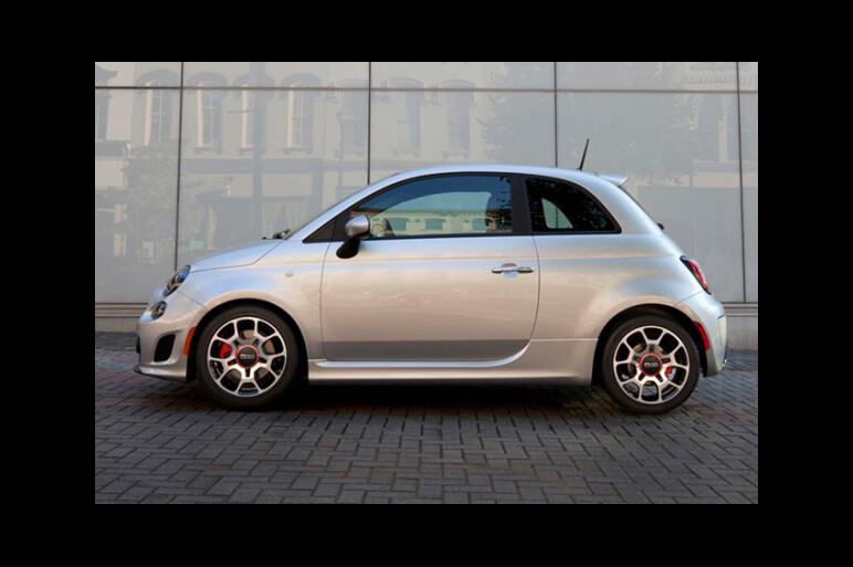 メキシコ産　北米市場向けフィアット500ターボ