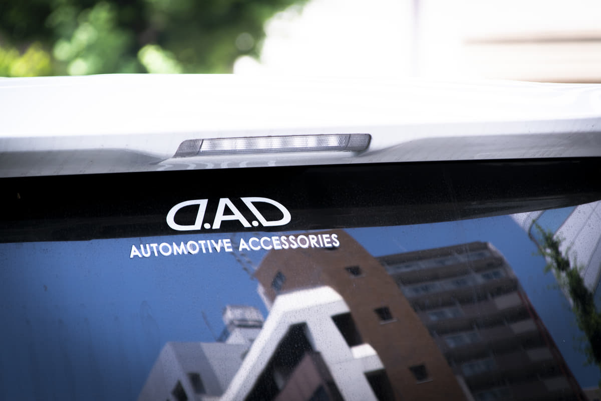 D A D Dub ツイン日の丸 カスタムカーの窓に見かけるステッカーは一体何もの Auto Messe Web 自動車情報サイト 新車 中古車 Carview