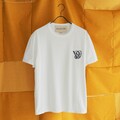 過去と現在が美しく交差するヴァレンティノ──2025年夏のTシャツ&カットソーコレクション