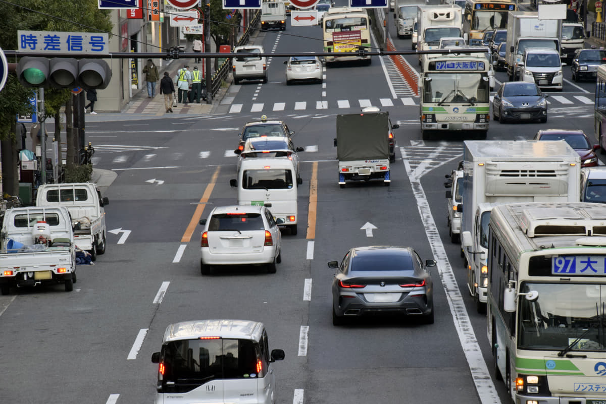 意外と知らない交通ルール 道路のセンターライン 白色の実線と破線 黄色の実線はどう違う Auto Messe Web 自動車情報サイト 新車 中古車 Carview