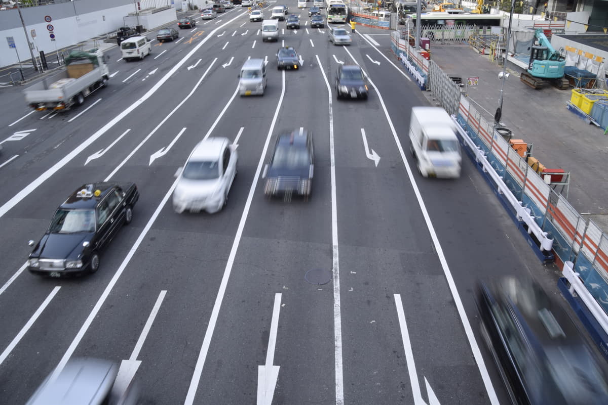 意外と知らない交通ルール 道路のセンターライン 白色の実線と破線 黄色の実線はどう違う Auto Messe Web 自動車情報サイト 新車 中古車 Carview