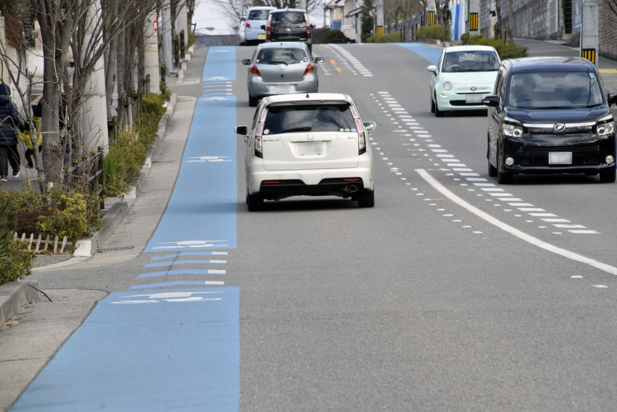 意外と知らない交通ルール 道路のセンターライン 白色の実線と破線 黄色の実線はどう違う Auto Messe Web 自動車情報サイト 新車 中古車 Carview