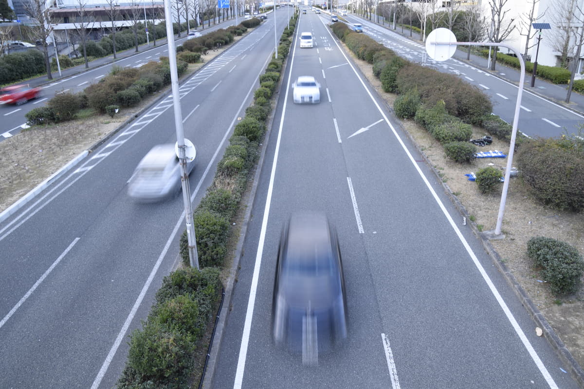 意外と知らない交通ルール 道路のセンターライン 白色の実線と破線 黄色の実線はどう違う Auto Messe Web 自動車情報サイト 新車 中古車 Carview