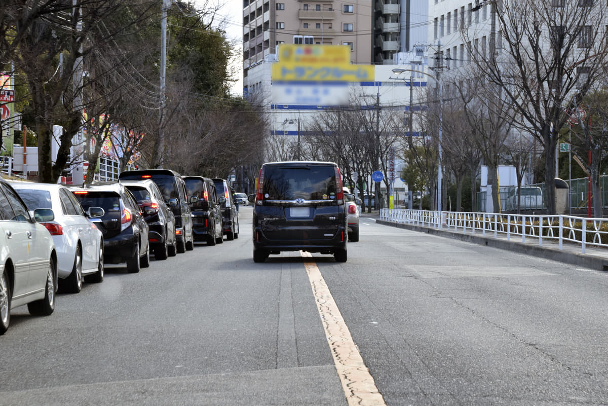 【意外と知らない交通ルール】道路のセンターライン「白色の実線と破線、黄色の実線はどう違う？」（auto Messe Web） 自動車情報