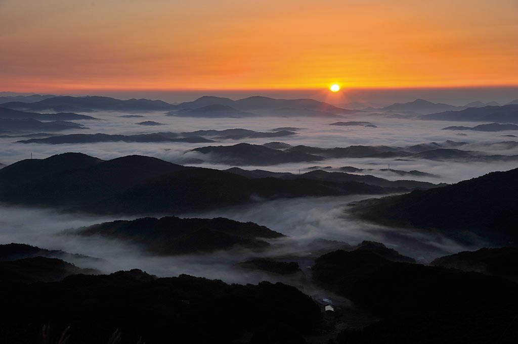 中国山地一望の大パノラマが広がる掛頭山頂から大雲海を眼下にする（広島県 掛頭山）【雲海ドライブ＆スポット Spot 73】