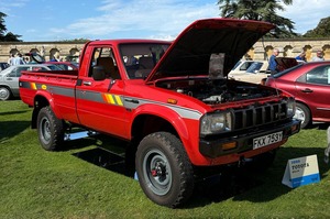 英国 "平凡車" コンクールで旧型トヨタ・ハイラックスが優勝　イチゴ農家から買った「実用車」