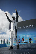 フォーミュラEシーズン７　涙のシーズン初優勝を飾ったエド・モルタラ　日産オリバー３位