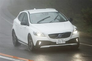 新パワートレーン搭載の四駆、ボルボ V40クロスカントリーに試乗