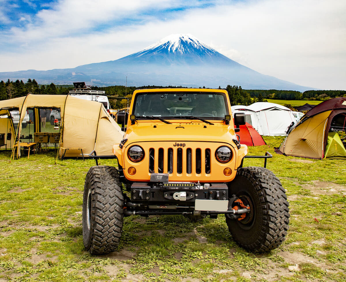 シャコアゲjeep に リアル軍用車 Go Out Camp で見つけた個性派すぎるキャンパー4選 Auto Messe Web 自動車情報サイト 新車 中古車 Carview