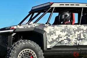 トヨタが「4人乗りスポーツモデル」を世界初公開！ 300馬力超え「超パワフルHEVユニット」×斬新「横一文字ライト」採用！ 本格四輪オフ車「サイオン01 コンセプト」米SEMAで披露