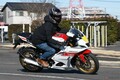 ほぼ外観は「R1」!  ヤマハ「YZF-R15M」は有りそうで無かった気軽に乗れる等身大フルカウル