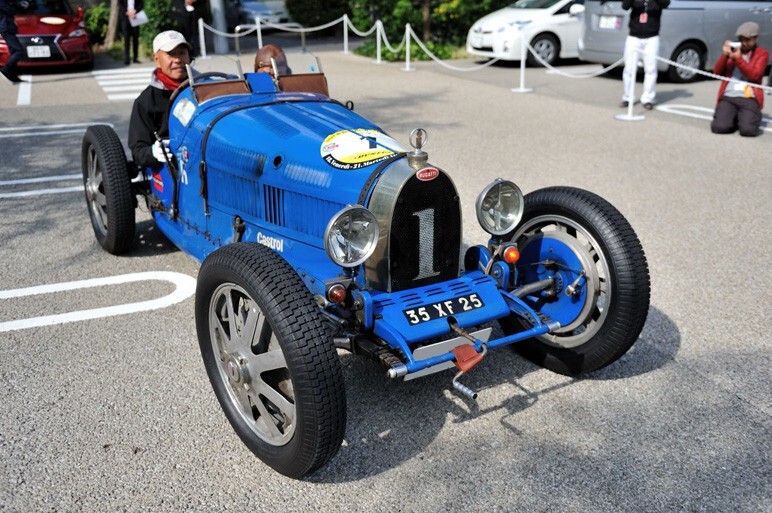 クラシックカー大集合　ミッレミリアを写真で