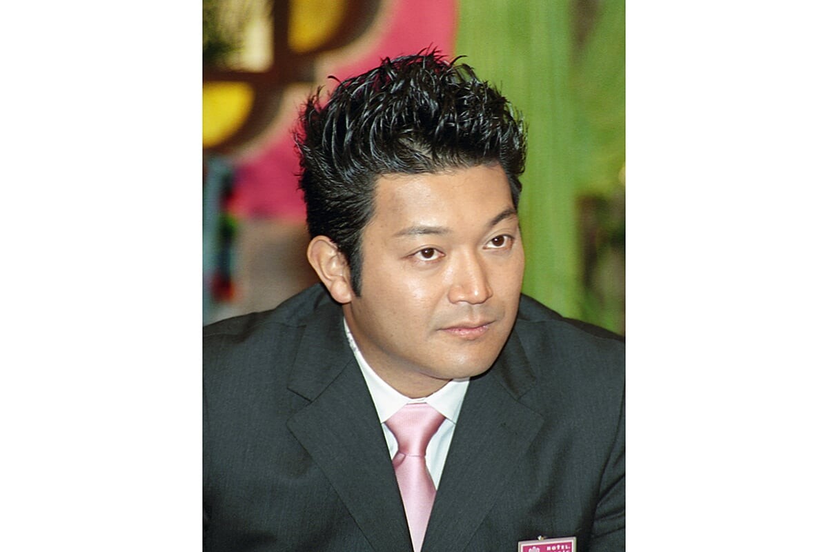 「ぐっさん」こと山口智充が「日本の“クルマ遺産”」勝手に認定!? 北海道で“セダン愛”をだだ漏れ？ 愛車は元「教習車」のカクカクセダン