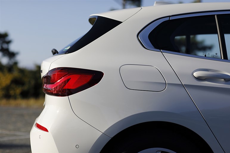 BMW 1シリーズのグレード選びのキモは「ディーゼルにするかガソリンにするか」にあり?!