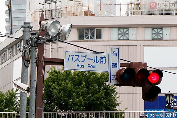 大阪では常識の「モータープール」、東京でも発見！ 何なの“プール”って？ その由来とは