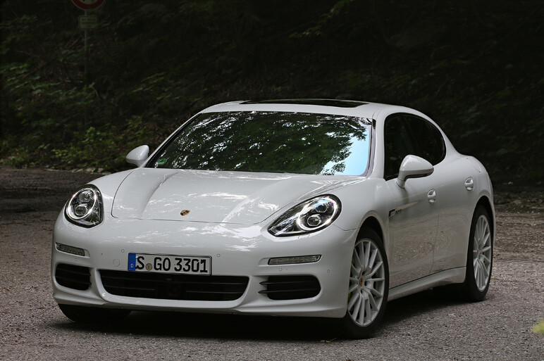 パナメーラ改良。プラグインHVモデルも登場