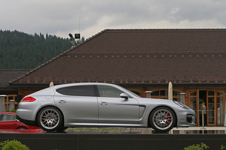 パナメーラ改良。プラグインHVモデルも登場