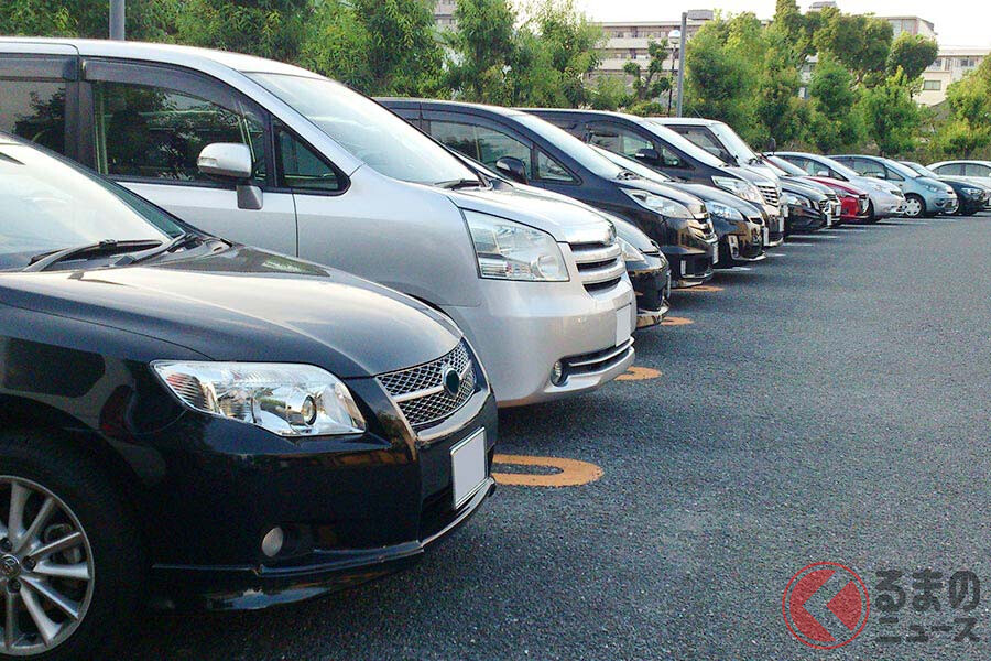 なぜ日本はバック駐車が多い？ 前向き駐車主流の海外とは異なる駐車場事情とは