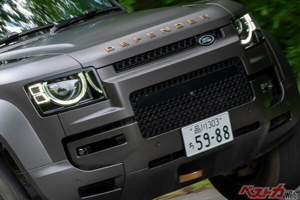 オクタの走りに驚き連発！　価格も馬力も標準の約2倍!?　なんとも「漢らしい」ランドローバー ディフェンダー オクタ