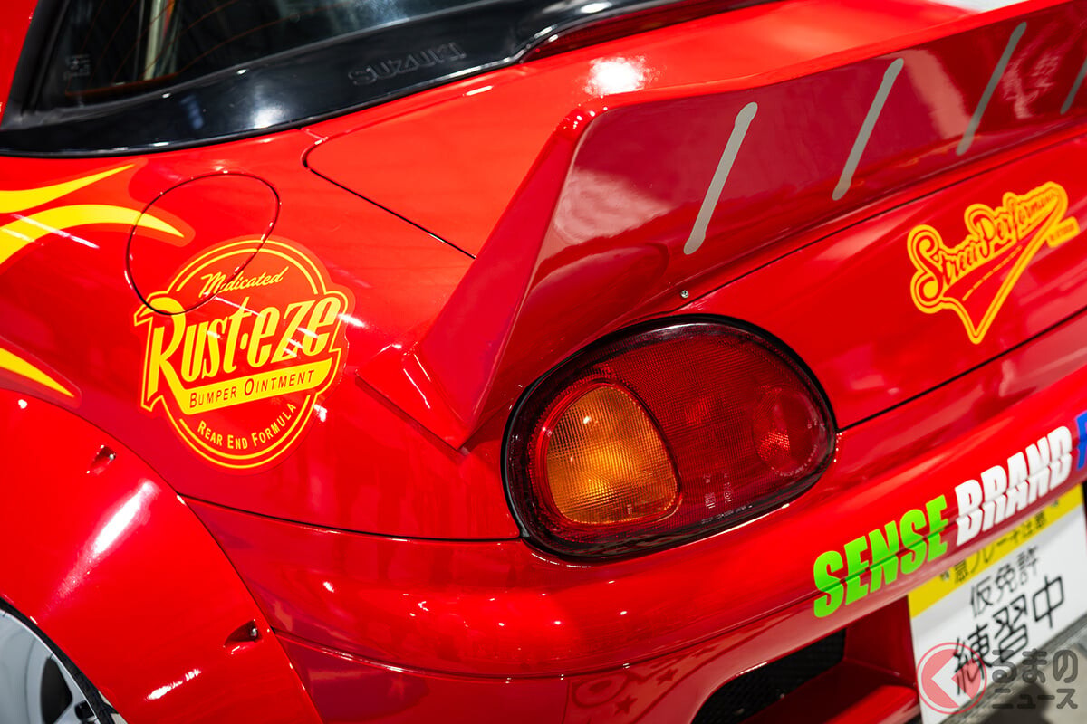 斬新ニンマリ顔！ まさかの“軽規格超え”「カプチーノ」公開！ 真っ赤