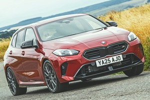 ホットハッチ濃度強めるMダイナミック　BMW M135 xドライブ　サス＆シャシーをアプデ