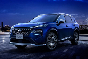 マイナーチェンジした日産エクストレイルに新カスタムカーの「AUTECH SPORTS SPEC」と「ROCK CREEK」を設定