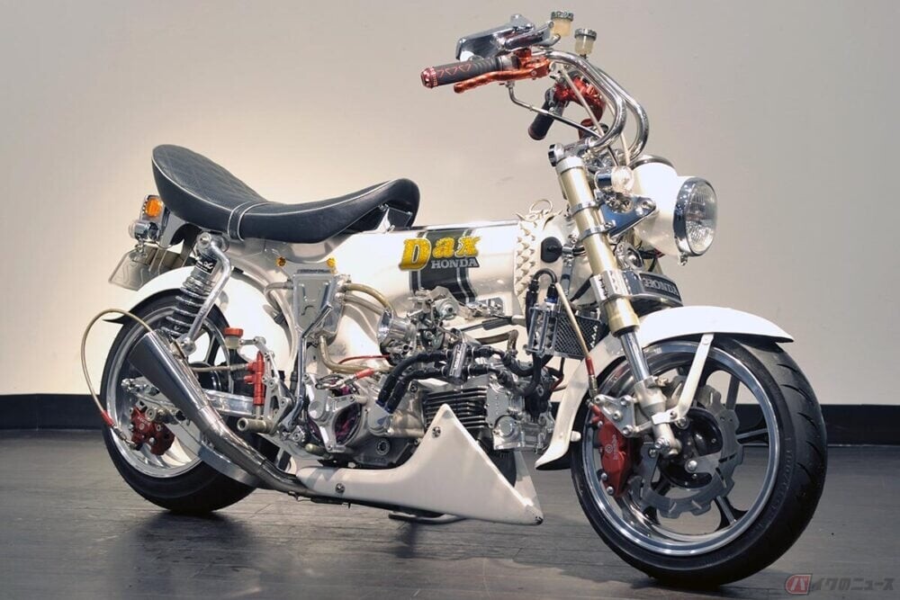 あの可愛いホンダ「ダックス」がゴリッゴリの狂犬仕様!に!! 「胴長シャコ短」の極み!!これがジャパニーズカスタムスタイルのダックスだ!!