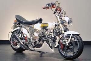 あの可愛いホンダ「ダックス」がゴリッゴリの狂犬仕様!に!! 「胴長シャコ短」の極み!!これがジャパニーズカスタムスタイルのダックスだ!!