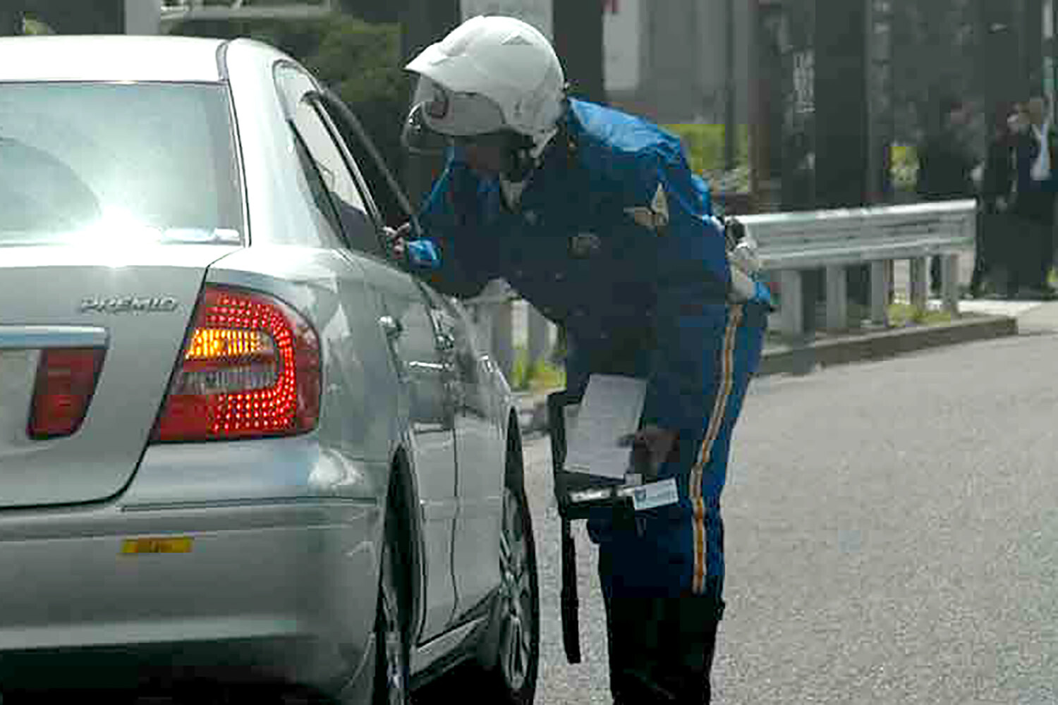 何も悪いことしてないのに警察の「免許みせて」って正直納得いかない！　じつは多くの場合「拒否」しても問題なかった