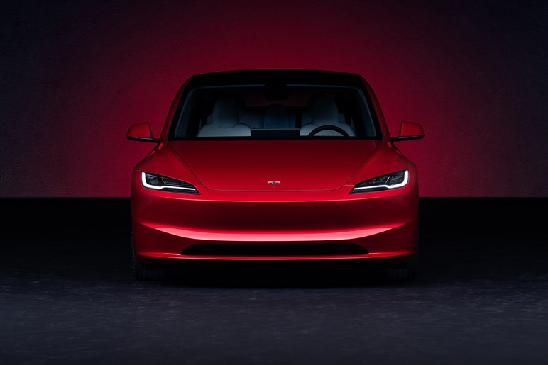 【なんと5年間“充電代無料”】テスラ「モデルY」を旧型在庫一掃セールで買う価値あるのか？