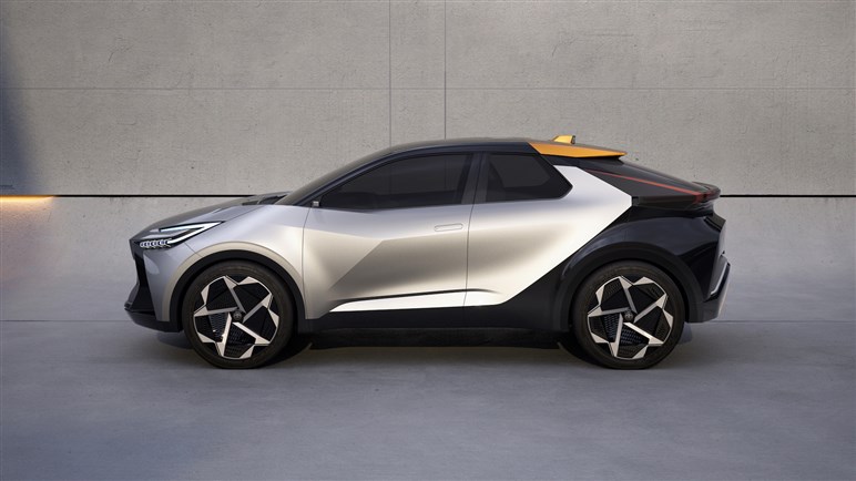 まるでプリウスSUV!? トヨタ、新型「C-HR」のコンセプトモデルを公開、PHEVも登場か