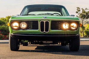 バットモービルのエアロレスBMW「3.0 CSL」が約3000万円で落札！ アルピナの当時物ホイールを履いた由緒正しい個体を紹介します