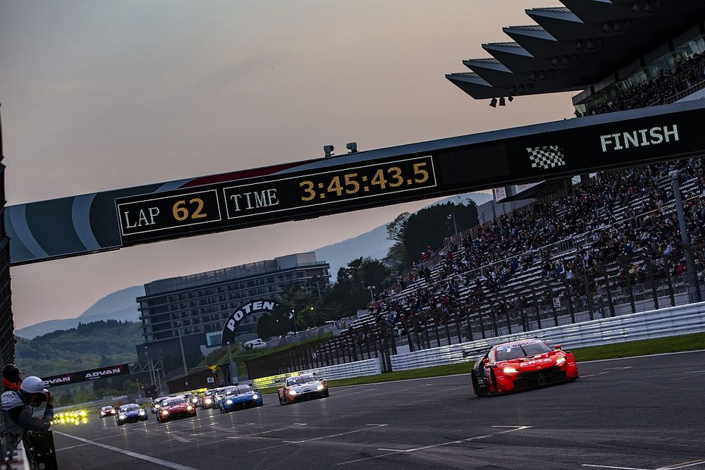 高星大クラッシュで赤旗中断 Sc先導で終了 波乱のレースは8号車arta大逆転勝利 スーパーgt第2戦富士 Gt500決勝 Motorsport Com 日本版 自動車情報サイト 新車 中古車 Carview