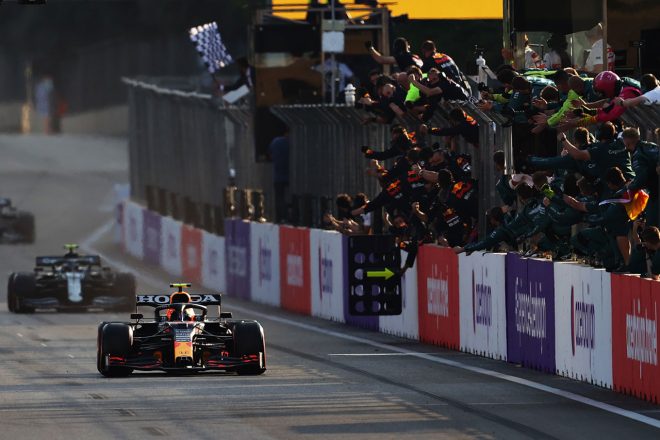 F1第6戦無線レビュー 2 君たちの勝利だ 移籍後初優勝で歓喜に沸いたペレスとレッドブル 僚友への配慮も Autosport Web 自動車情報サイト 新車 中古車 Carview