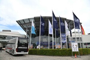 50年前のヒストリアモデルと最新ハイテクモデルが同時展示する「IAA2025」で迷子になる⁉︎【みどり独乙通信】