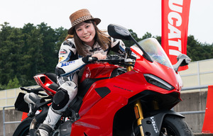 【ドゥカティ パニガーレV2 試乗】「敷居が高い」と思っている方にこそ『V2S』をオススメ！…小鳥遊レイラ