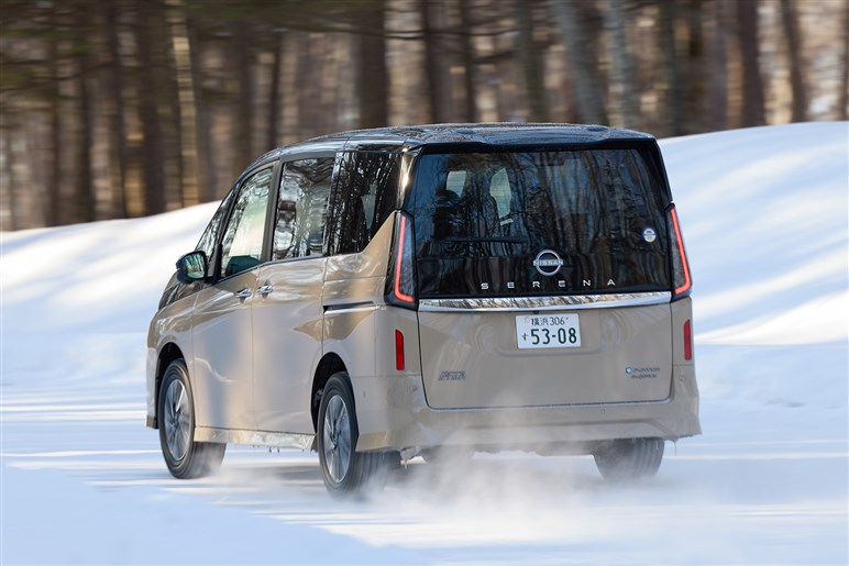 “虎の子の4WD”イーフォースを積んだ「セレナ」が家族も注目の“酔いにくいミニバン”化した理由