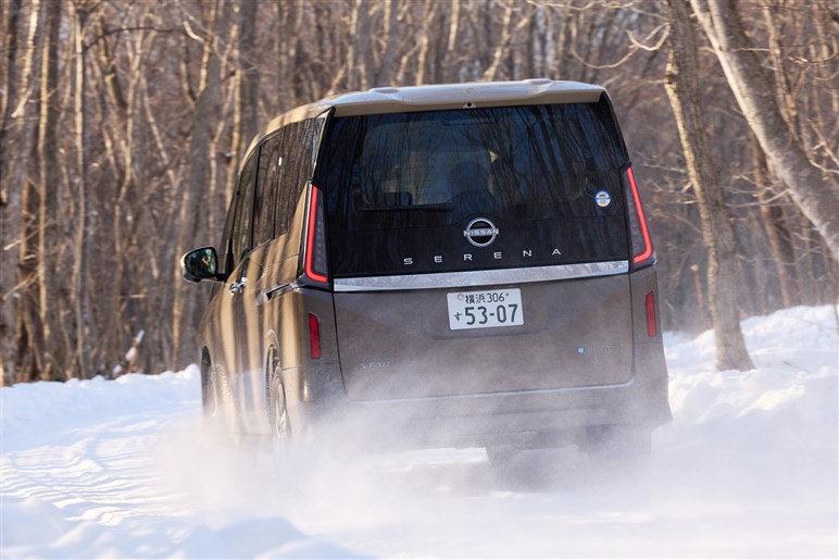 “虎の子の4WD”イーフォースを積んだ「セレナ」が家族も注目の“酔いにくいミニバン”化した理由