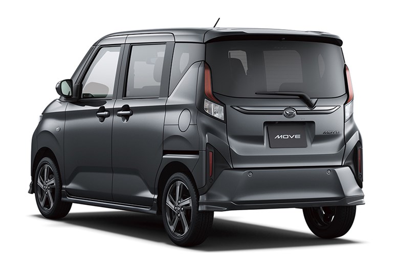【ダイハツ軽の真っ向勝負】スライドドア化した新型「ムーヴ」vs「タント」。選ぶなら“100mm違う全高”と“使い方”に注目？