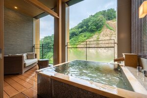 「水織音の宿 山水荘」で“水”の恵みに癒される【心を満たす温泉宿24選】