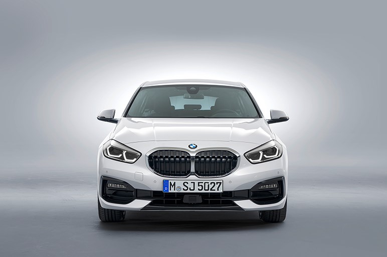 独BMW、新型1シリーズを公開　FF化により室内スペースを大幅改善