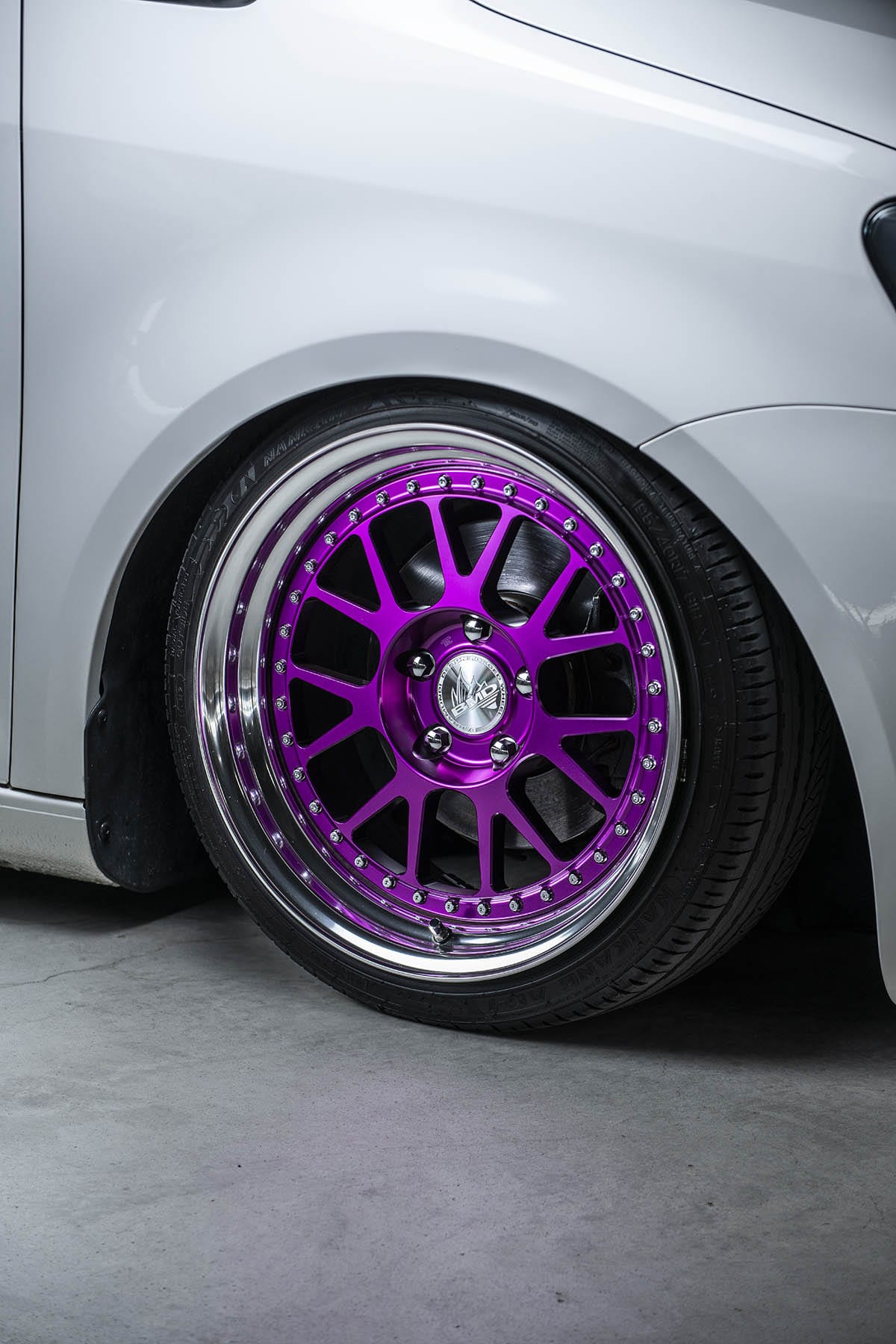 好評につき第2弾の輸入車カスタム連載 02 欧州車だってヤンチャでいい ユーロなミニバン ゴルフトゥーランののベタ落ちスタイル スタイルワゴン ドレスアップナビ 自動車情報サイト 新車 中古車 Carview