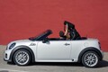 MINI ファミリーの第6弾は、クーペがベースの「ロードスター」だった【10年ひと昔の新車】