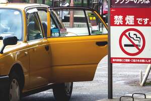 タクシーの「自動ドア」なぜ主流に？ インバウンドも驚いた安全＆利便の半世紀とは